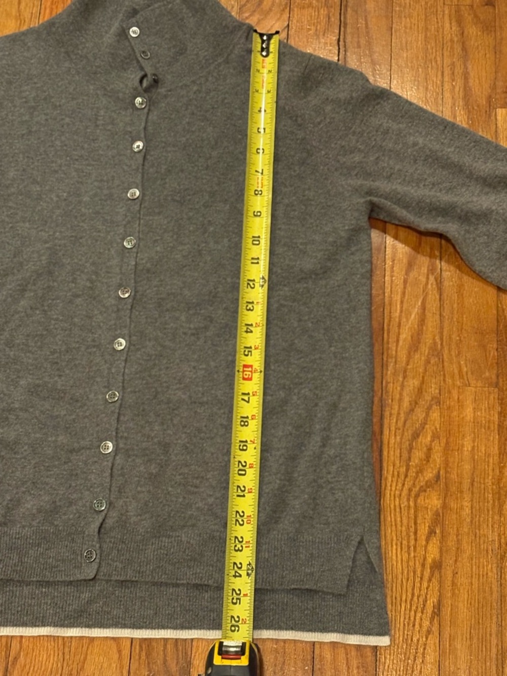 In Cashmere Women's Button-Up Cardigan Sweater in Gray, Size Xl - Picture 7 of 10